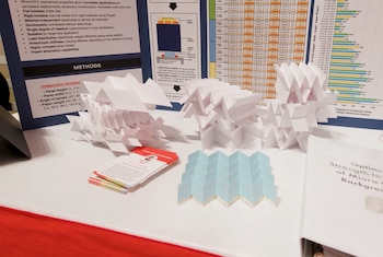 Al adaptar patrones geométricos tradicionales,