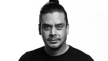 El cineasta guatemalteco Jayro Bustamante dirige los primeros episodios de Palacio, la serie de Netflix sobre el M-19