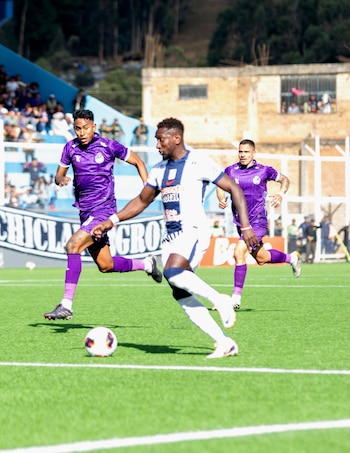 Eryc Castillo fue la gran figura del Alianza Lima vs Comerciantes Unidos al convertir un doblete. - créditos: Liga 1