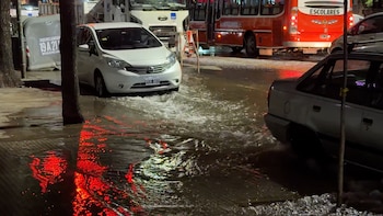 Caballito: la rotura de un caño provocó inundaciones a lo largo de tres cuadras