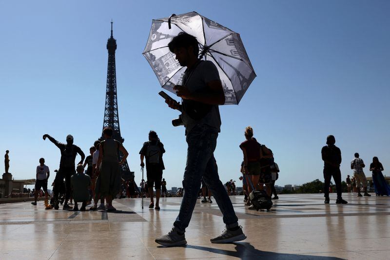Francia activa alerta roja en París y otras regiones ante temperaturas superiores a 41 ºC (REUTERS/Tom Nicholson)