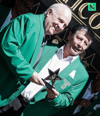 César Cueto recibiendo su estrella