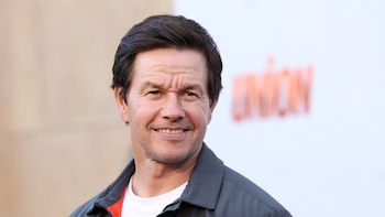 Cómo es la exigente rutina matutina de Mark Wahlberg: 14 ejercicios para el tren inferior y core