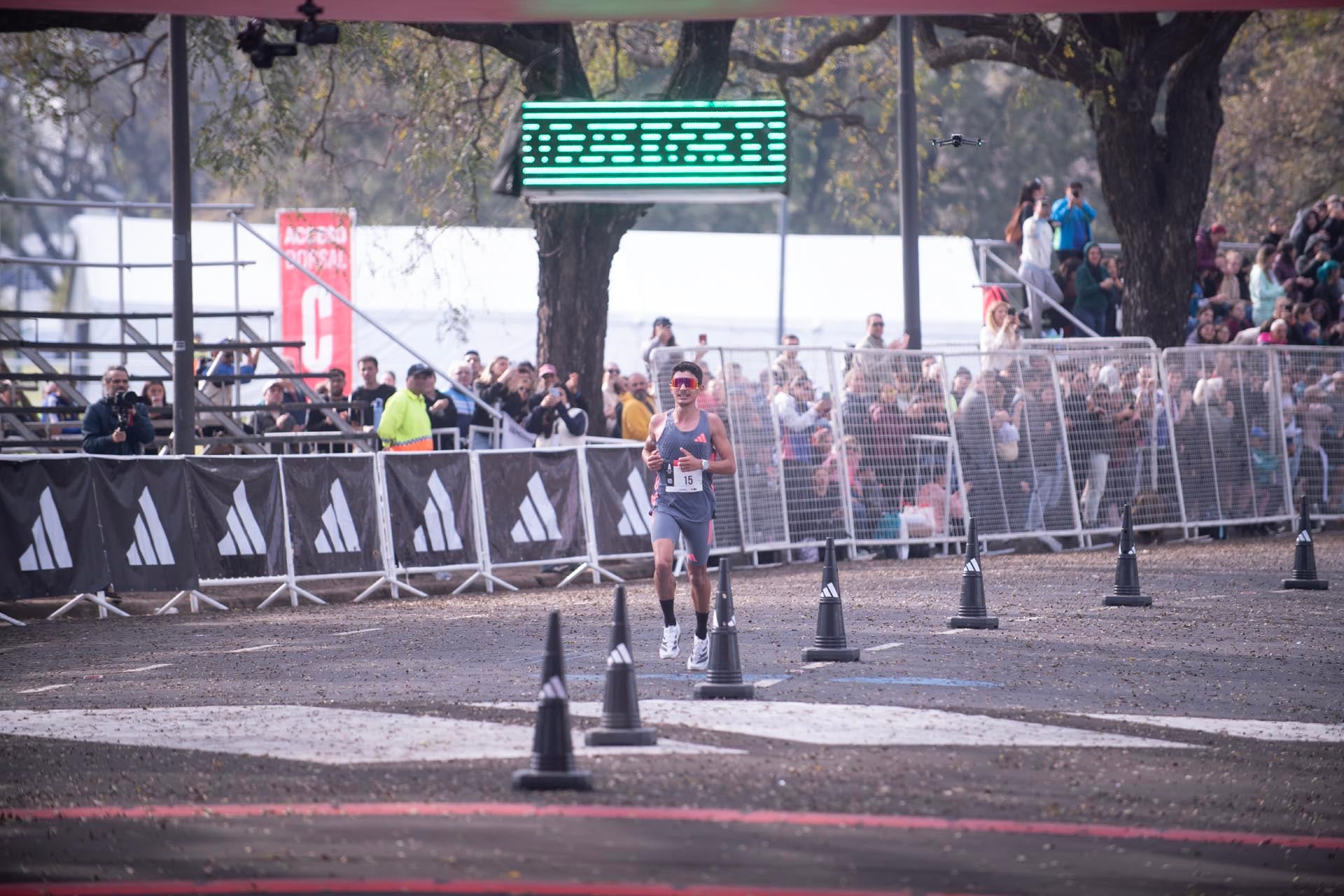 Ignacio Erario fue el primer argentino en la clasificación general y se ubicó entre los diez mejores atletas de élite de la competencia