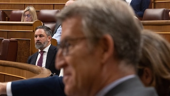 Abascal vuelve a imponerse a