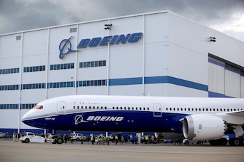 La FAA ordenó inspecciones obligatorias en parte de la flota Boeing 787 Dreamliner por riesgos estructurales asociados a fallas de fabricación (REUTERS/Randall Hill).