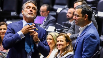 De Morena al PAN: Sergio Mayer cambia el guinda por el azul y despierta rumores sobre su futuro político