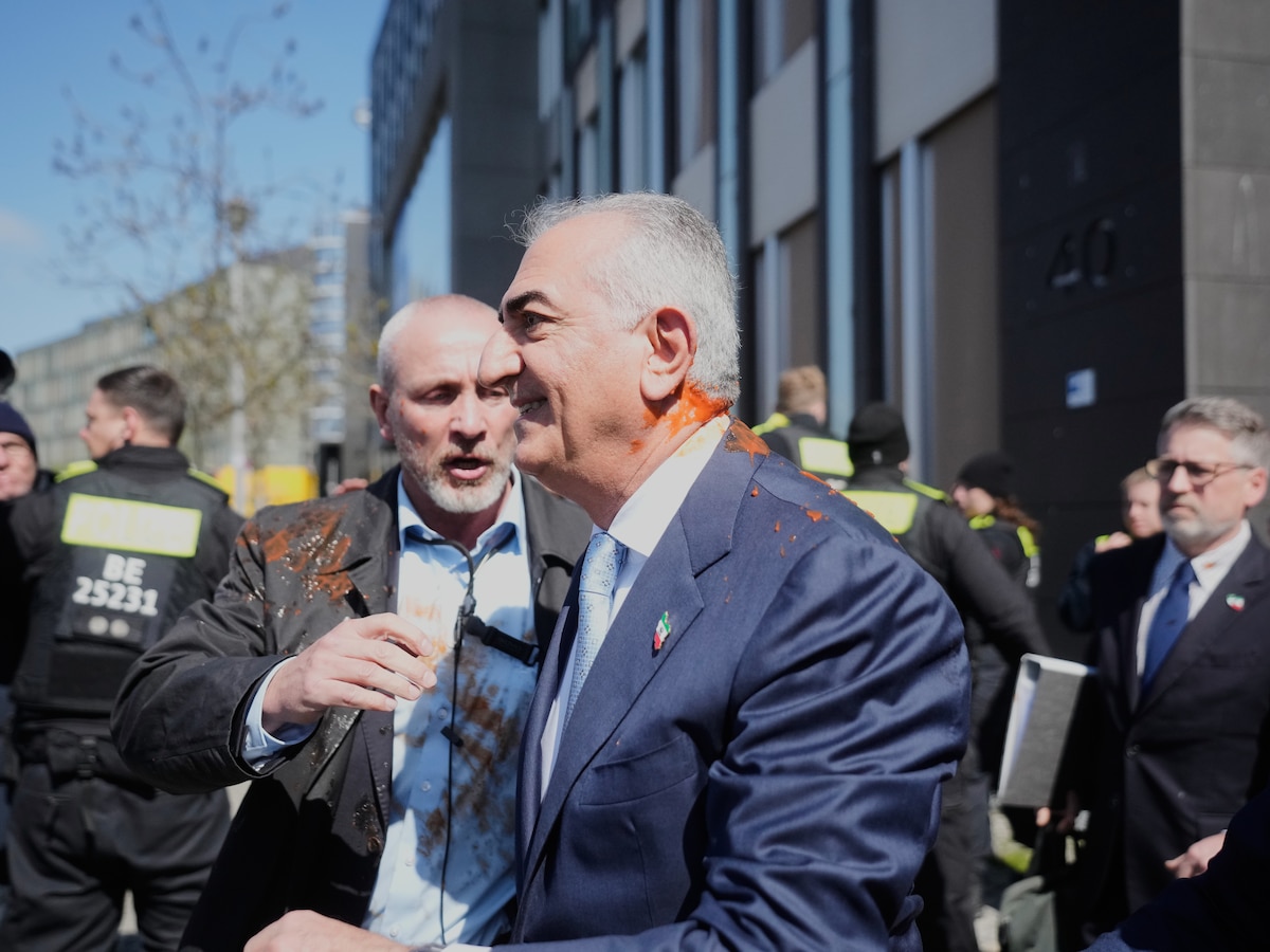 El príncipe heredero iraní exiliado fue atacado con un líquido rojo en Berlín - Infobae