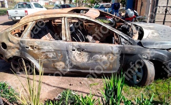 Demandó al seguro por el incendio de su auto, pero la Justicia comprobó que ya estaba destruido por un vuelco previo