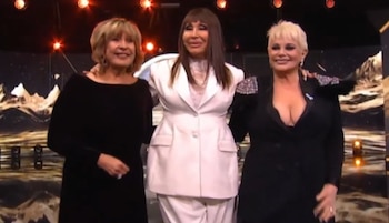 El saludo entre Moria, Georgina y Carmen
