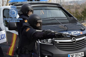 Dos agentes de las UPR