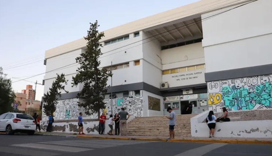 El Instituto de Formación Docente N° 12 de Neuquén, escenario de las amenazas y agresiones (Gentileza)