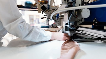 Máquinas paradas en medio del