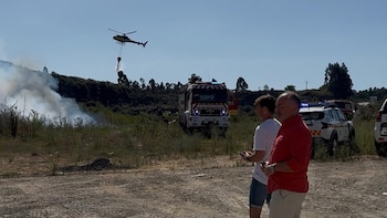 Declarado un incendio forestal en Culleredo, que el Ayuntamiento liga al lanzamiento de fuegos artificiales
