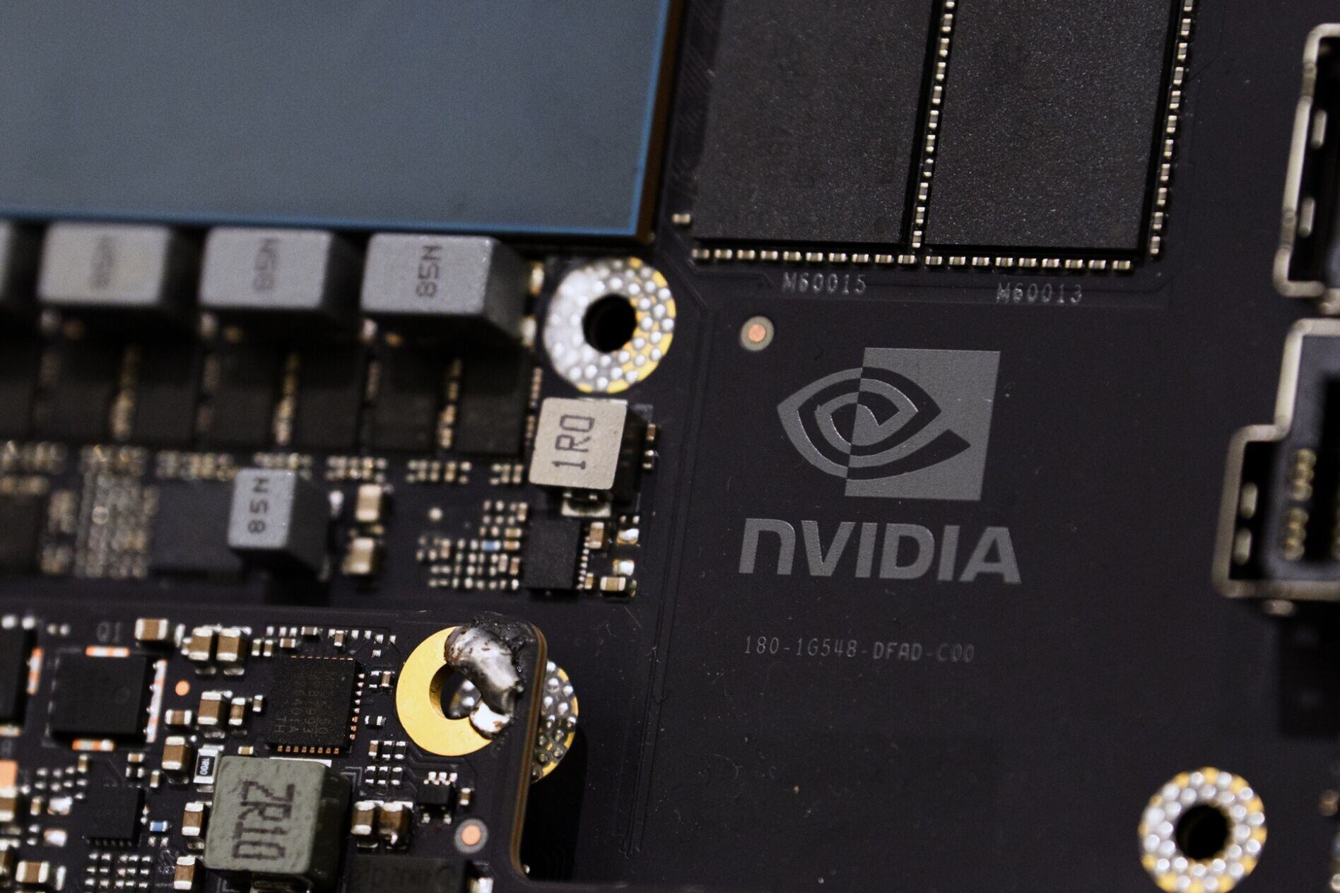 Un chip Nvidia Blackwell GPU. (Akio Kon/Bloomberg)