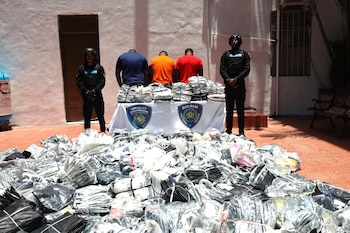 La Policía Nacional de República Dominicana apresó a tres hombres y recuperó mercancía por más de un millón de pesos en una estafa con falsos comprobantes bancarios./ (Redes Diego Pesqueira)