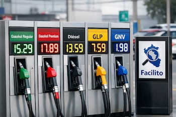 Surtidores modernos exhiben precios de gasohol, diésel, GLP y GNV en pantallas digitales. Un tótem con el logo Facilito aparece a la derecha.