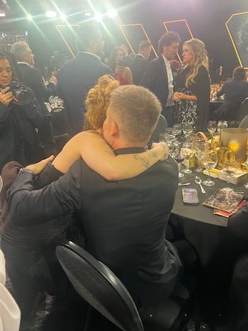 Ángela Torres y Adrián Suar protagonizaron uno de los momentos más emotivos al reencontrarse en la gala de los Martín Fierro 2026