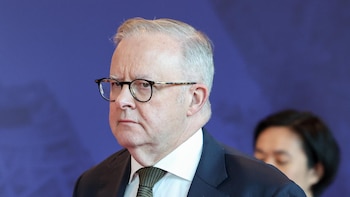 Albanese planea cancelar visados a