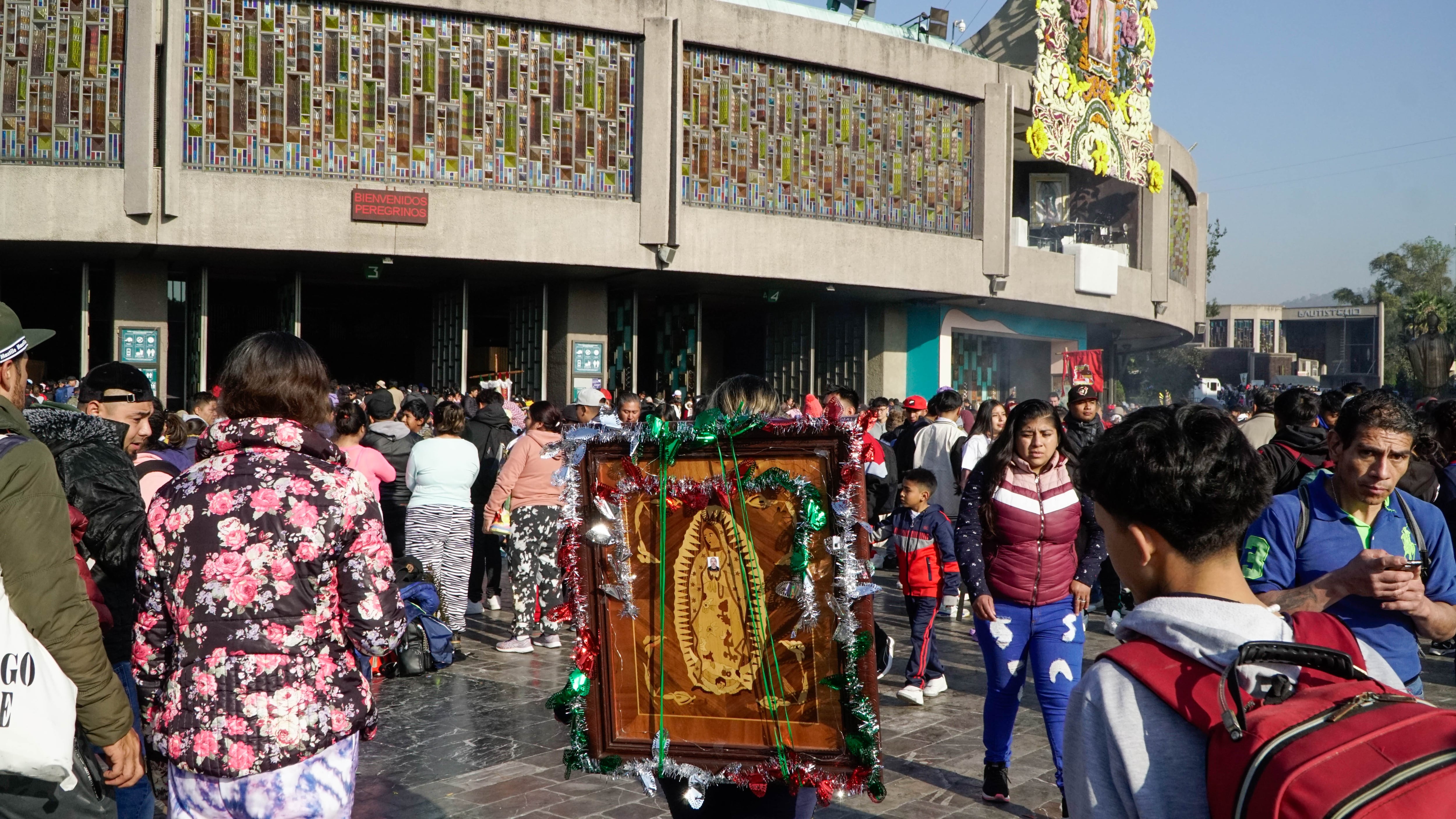 A lo largo del operativo, se establecieron carpas con personal de protección civil, elementos de seguridad y voluntarios. (Crédito: Luis Martínez - Infobae México)