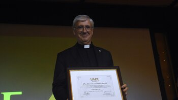 Guillermo Marcó fue distinguido como