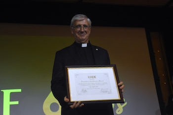 Guillermo Marco recibió el título
