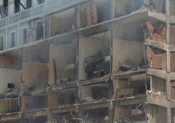 Habitaciones destrozadas, escombros y muebles rotos (REUTERS/Alexandre Meneghini)