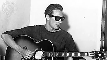 Una novia embarazada y una broma que se hizo realidad: el trágico final de Buddy Holly, el músico que inspiró a los Beatles