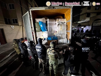 Los cateos fueron realizados en seis inmuebles de las alcaldías Venustiano Carranza y Cuauhtémoc Foto: FGR