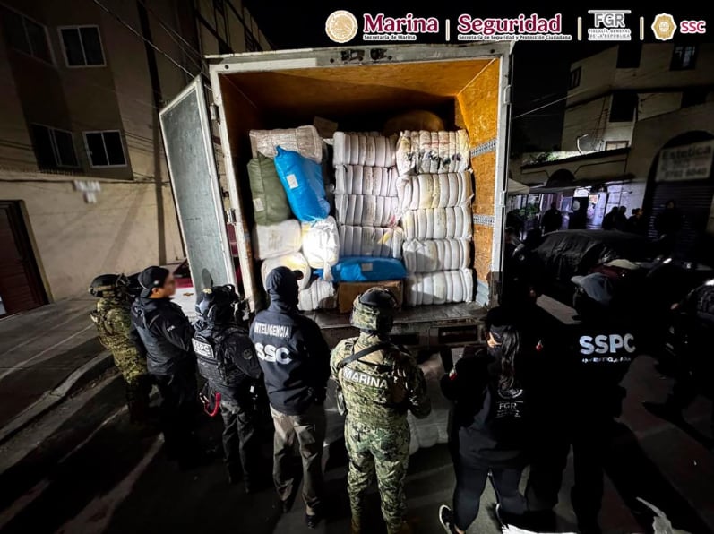 Los cateos fueron realizados en seis inmuebles de las alcaldías Venustiano Carranza y Cuauhtémoc Foto: FGR