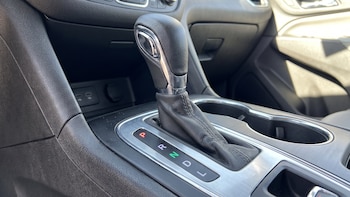 Qué significa la letra L en la transmisión automática de un auto y para qué sirve