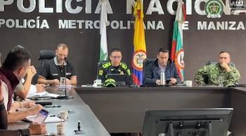 Manizales decretó la prohibición del parrillero en moto y del uso de drones tras el hallazgo de explosivos en la vía entre Pereira y Cali - crédito @PoliciaMzales / X