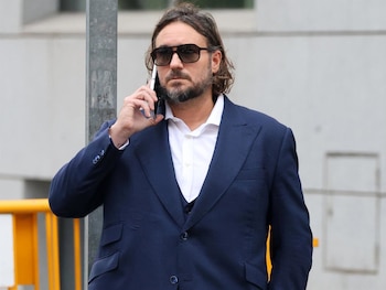 Francisco de Borbón abandona la