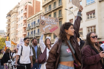 Médicos protestan durante una manifestación