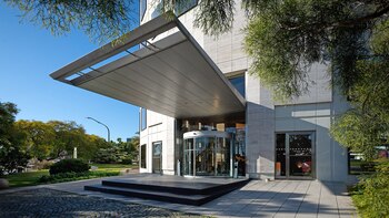 Área de ingreso al edificio