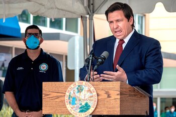 El gobernador Ron DeSantis. EFE/CRISTOBAL