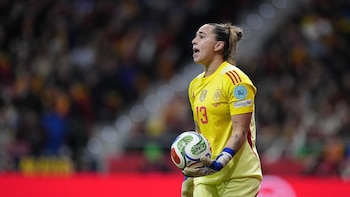 Coll, Mapi, Paredes y Esther González regresan y Clara Pinedo se estrena en la lista para Wembley