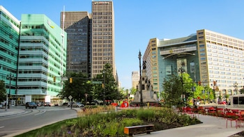 La maratón internacional de Detroit 2026 será la única en Estados Unidos que cruza la frontera hacia Canadá