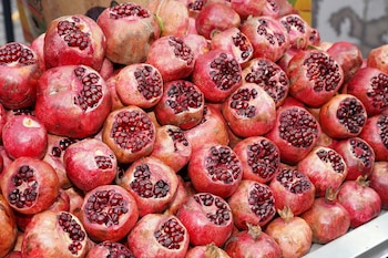 Pese a que la granada apenas tiene un gran consumo dentro del país, lo cierto es que España es uno de loa mayores productores de la Unión Europea, al destinar más de 5.300 hectáreas de cultivo y recoger más de 79.000 toneladas anuales.