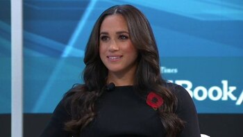 Ante las cámaras de televisión,