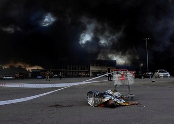 El incendio consumió el edificio en el que se estima que había unas 200 personas (REUTERS)
