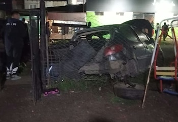 El padre del adolescente fue agredido por vecinos al presentarse en el lugar del siniestro y debió recibir atención médica en un hospital