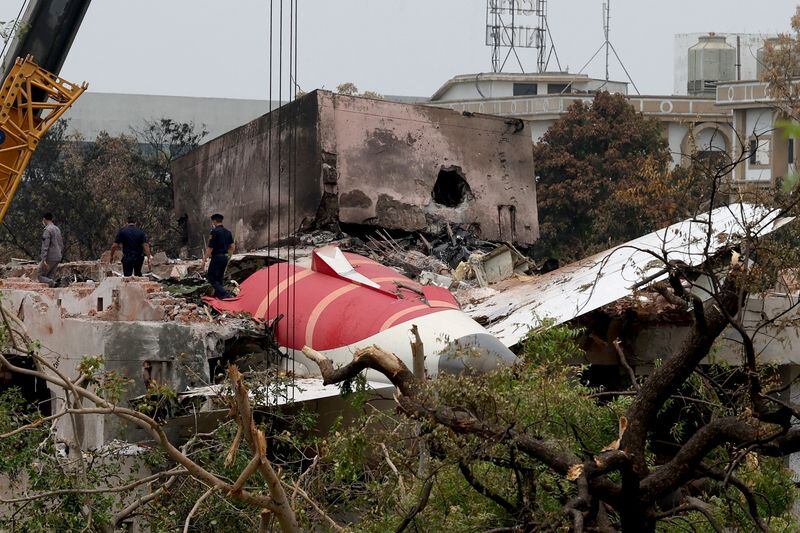 Los expertos analizan si el avión estaba sobrecargado (REUTERS/Amit Dave)