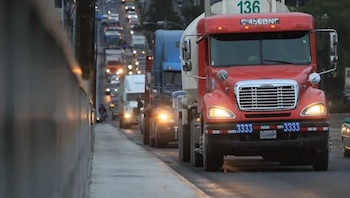 El sector de transporte de carga en Guatemala anunció un ajuste de tarifas tras el aumento sostenido de precios de los combustibles. (Cortesía: Guatevision)
