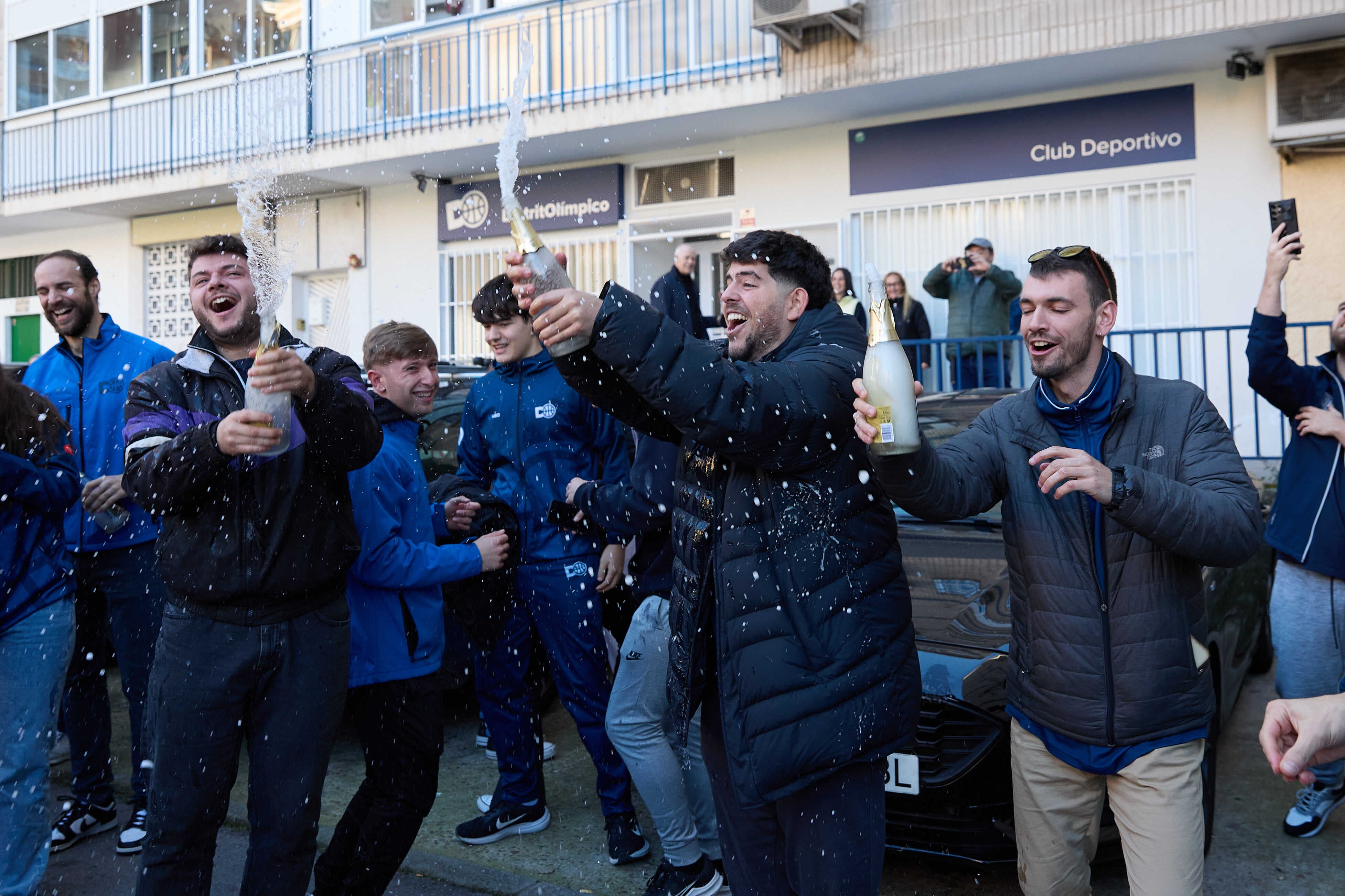 La tradición española de compartir la Lotería de Navidad: minimizar riesgos y mantener la ilusión