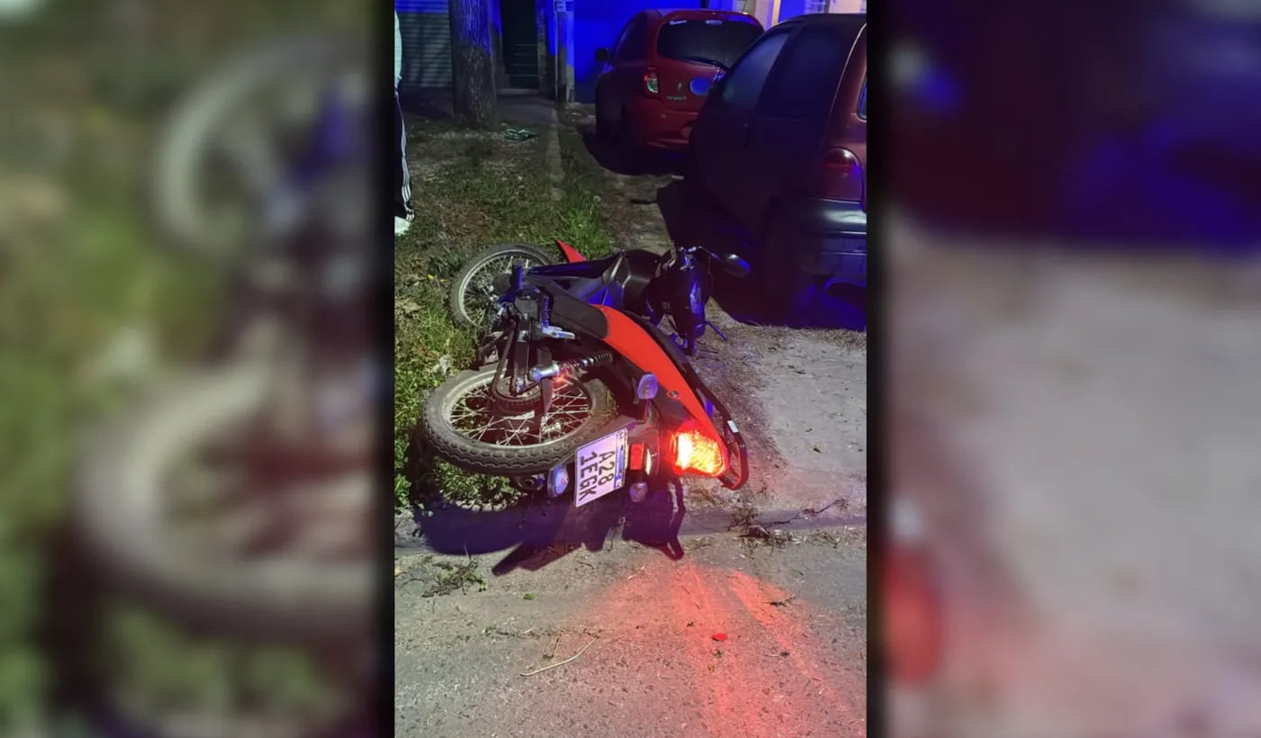 La moto en donde viajaba la víctima como acompañante (Gentileza: 0221)