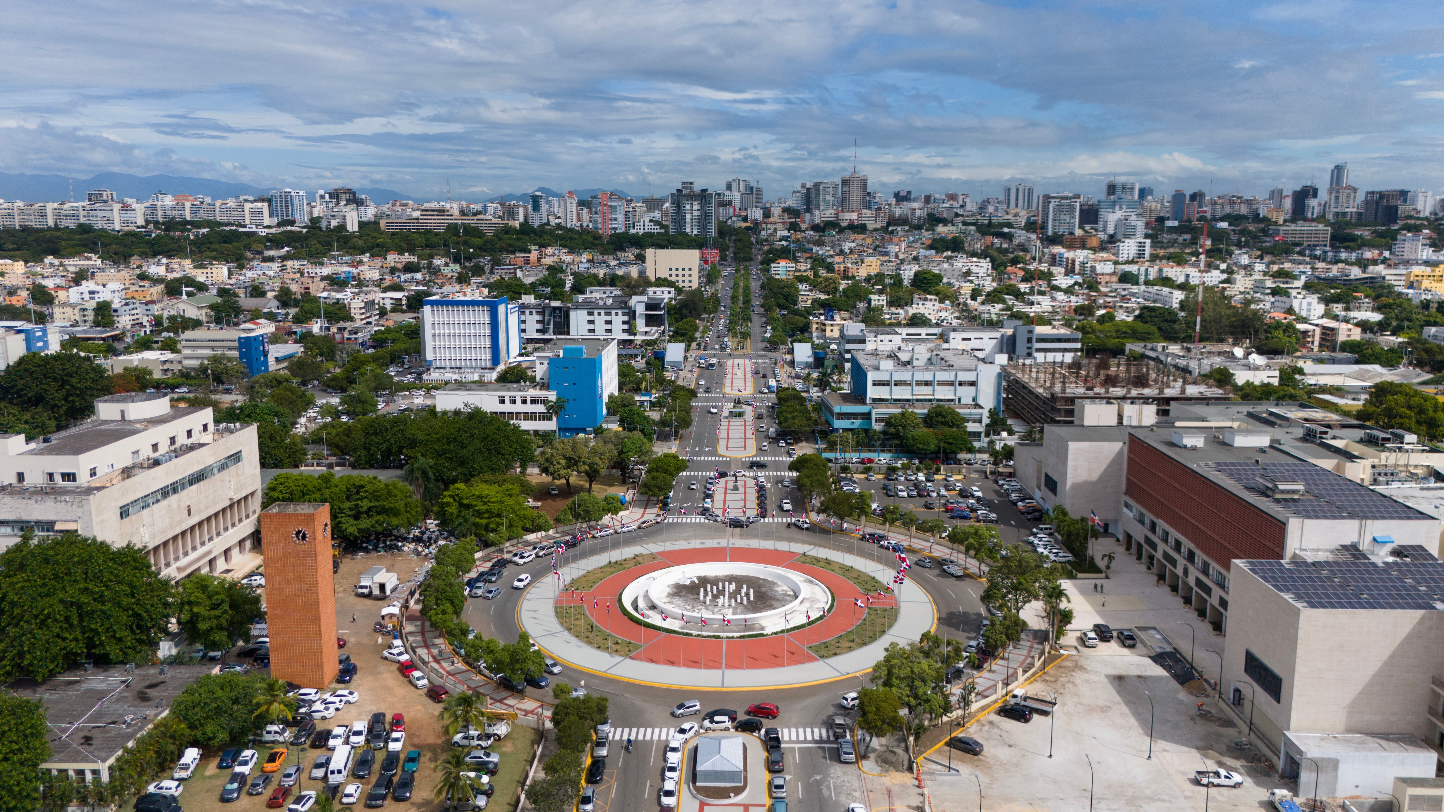 El Gobierno dominicano colocó deuda nueva por USD 1,600 millones y recompró bonos soberanos por USD 1,385.2 millones para aliviar sus vencimientos de 2027. (EFE/ Orlando Barría)