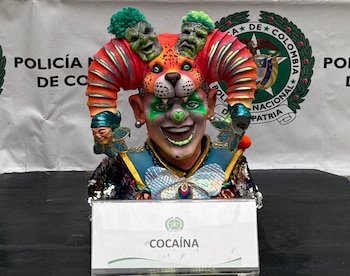 Cocaína oculta en escultura en
