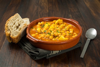 Garbanzos con sepia, una receta