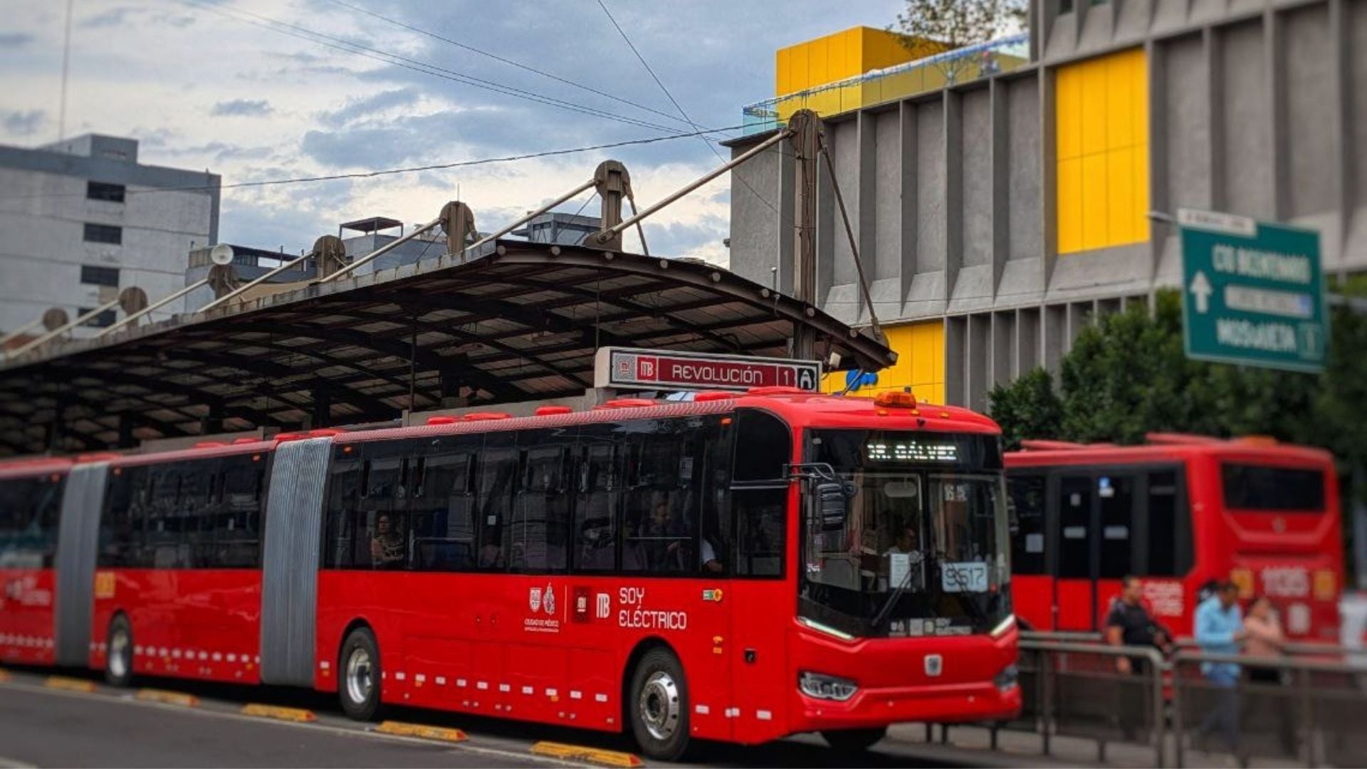 La dependencia informa que los nuevos transbordos entre El Chopo y Alcaldía Cuauhtémoc, así como entre Revolución y México Tenochtitlan, no generan costo extra para usuarios.((Gobierno CDMX))